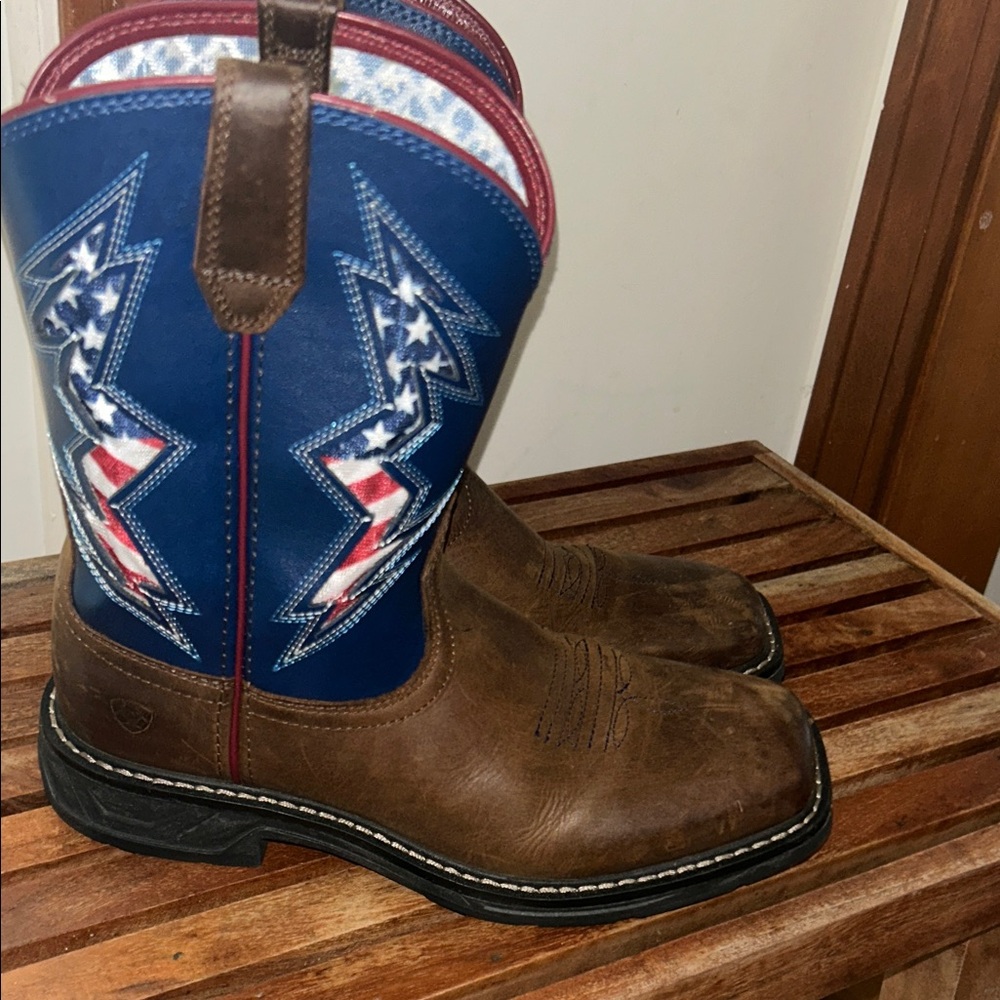 Boys Ariat Brown and Blue Western Boots with Star Pattern size 4.5